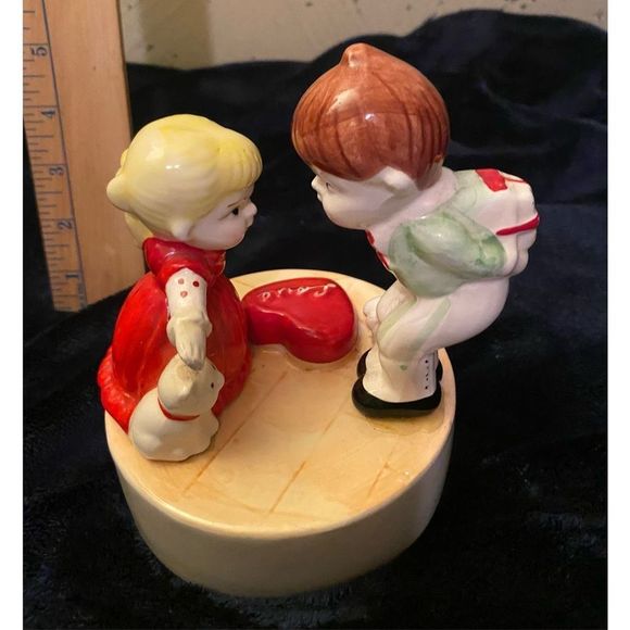 Vintage Ceramic Valentines Love Boy Girl Kitten Adorable figures on a base - Picture 10 of 10